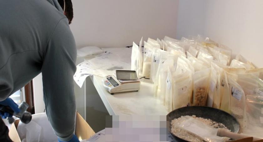 Odpowiedzą za śmierć 16-latka. Handlarze dopalaczami zatrzymani [ZDJĘCIA]