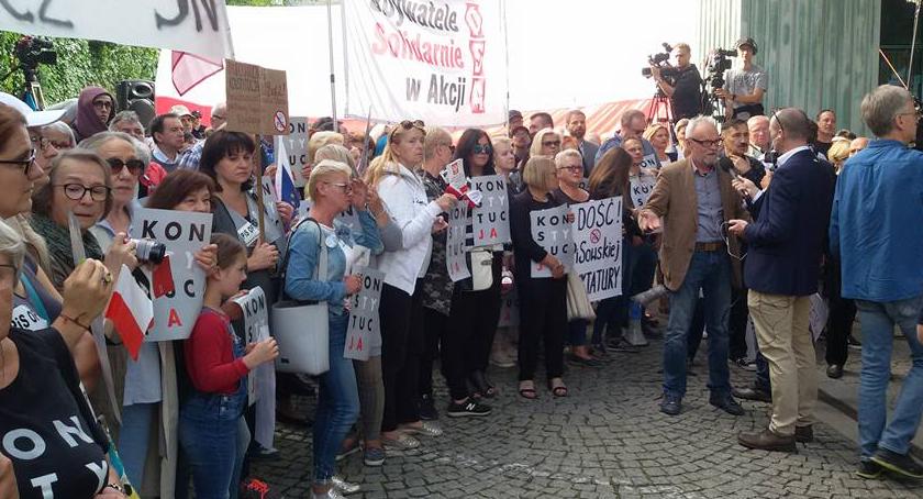 Trwają protesty przed Sądem Najwyższym [ZDJĘCIA]