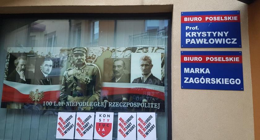 Wyrok za wieszanie plakatów z napisem KONSTYTUCJA