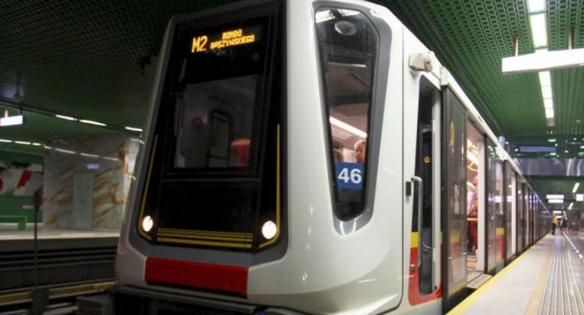 70 razy w tym roku stawało metro przez pozostawiony bagaż