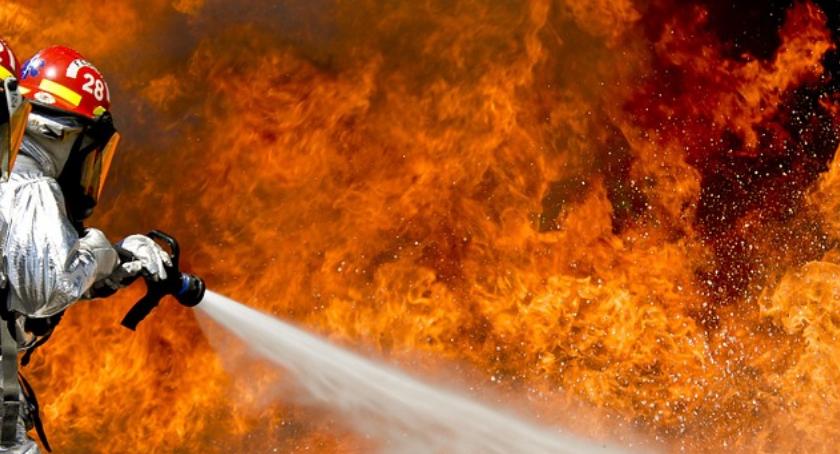 Pożar na Stegnach - jedna osoba nie żyje, druga ranna w szpitalu