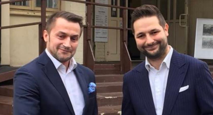 Konferencja Jakiego: Prezes uwiedziony kandydatem, Premier nie może się nachwalić, a Guział?