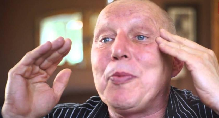 Znany jasnowidz z Człuchowa, Krzysztof Jackowski, przepowiada zwycięstwo Patrykowi Jakiemu