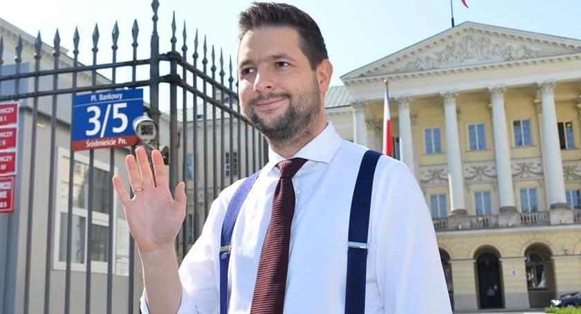 Patryk Jaki obiecuje: dam zapomogi, wyznaczę miejsca do karmienia, rozszerzę badania raka piersi