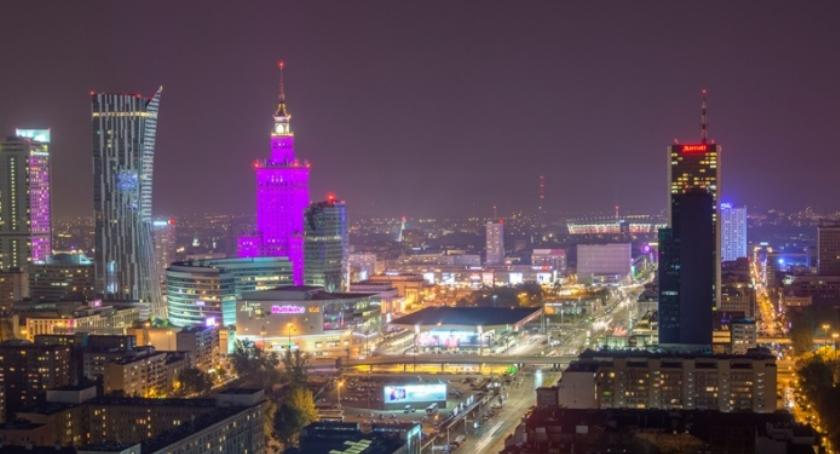 PKiN rozbłyśnie na różowo