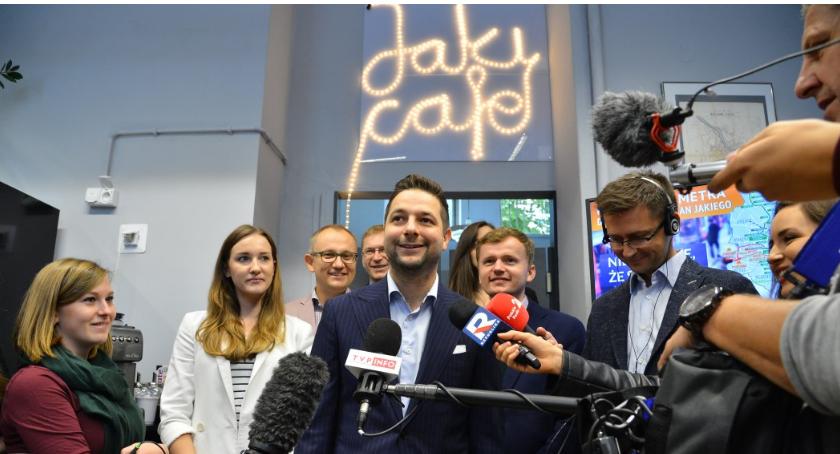 „Jaki Cafe” nie ma zezwolenia sanepidu, więc udaje kawiarnię, a prowadzi tam agitację wyborczą