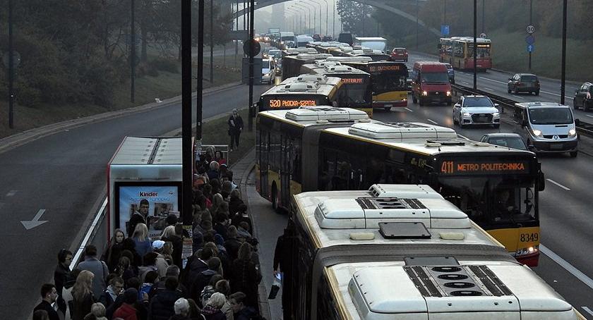 Zator w Al. Armii Ludowej spowodowany...awarią drzwi w autobusie