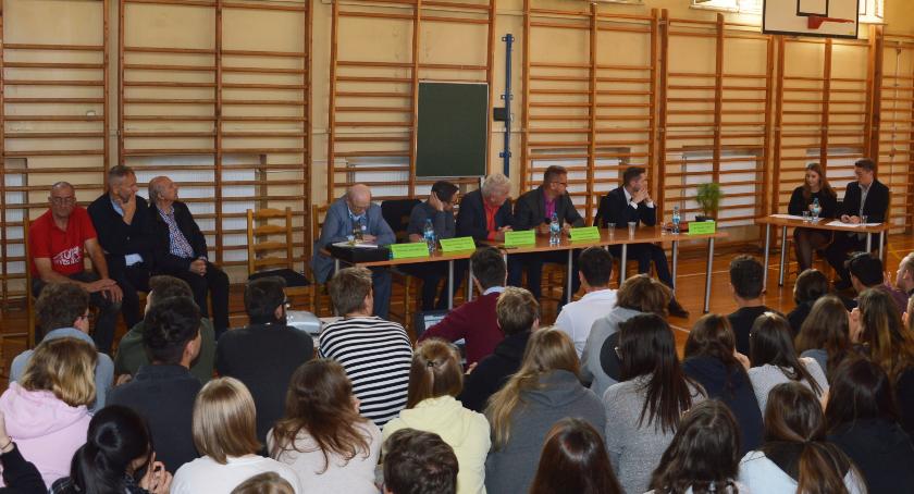 Debata z młodzieżą przed wyborami samorządowymi. Na kogo zagłosowaliby licealiści? 