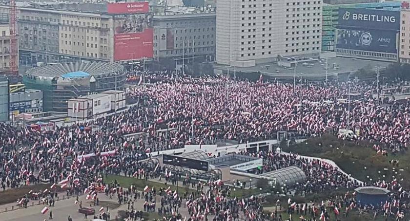 Trwa Marsz Niepodległości. Jeden marsz w dwóch częściach