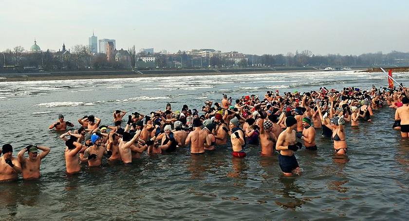 Warszawskie Morsy trenują na plaży Rusałka. Dołączycie? [ZDJĘCIA]