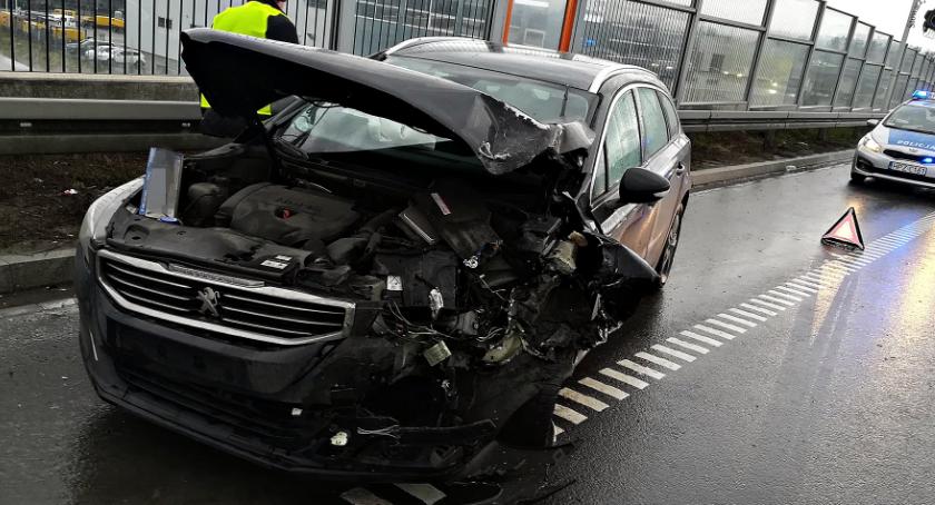 Zderzenie trzech samochodów na S8. Jedna osoba ranna [ZDJĘCIA]