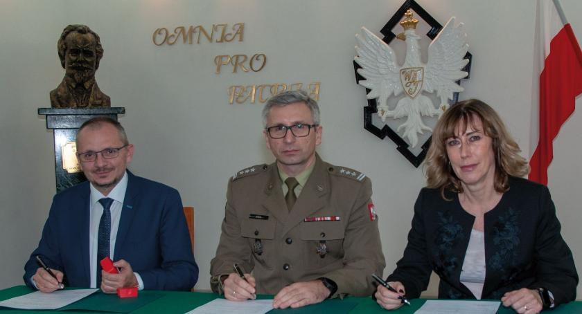 Setna szkoła objęta patronatem Wojskowej Akademii Technicznej