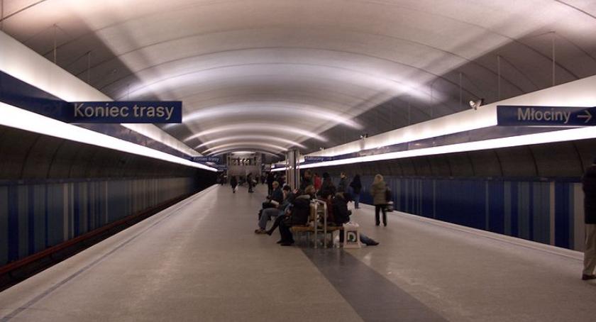 Nie dał się przekonać, że o 1 w nocy metro nie kursuje...