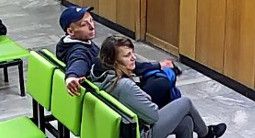 Kradzież w szpitalu. Policja poszukuje osób widocznych na zdjęciach