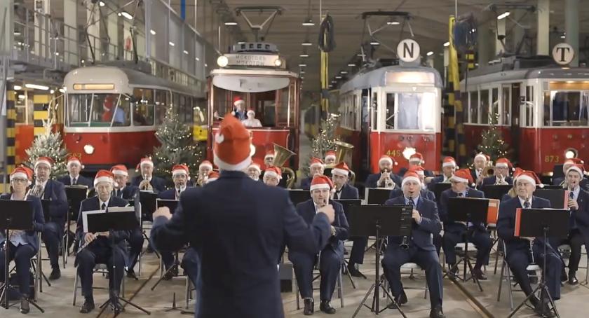Oryginalne wykonanie kolędy przez Tramwaje Warszawskie [FILM]