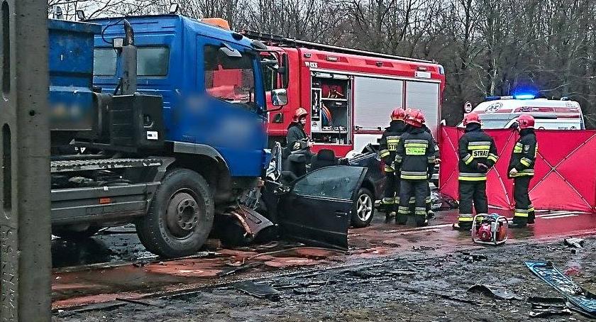 Tragiczny wypadek na Wóycickiego. Dwie osoby ranne, jedna nie żyje [ZDJĘCIA]