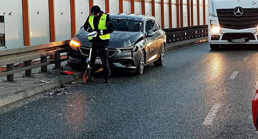 Zderzenie dwóch aut na Trasie Siekierkowskiej [ZDJĘCIA]