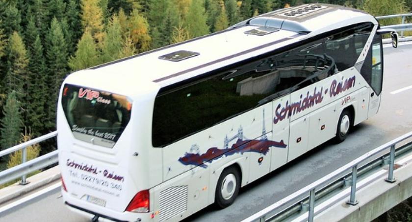 Ruszają kontrole autokarów przed feriami. Zadbaj o bezpieczeństwo dziecka