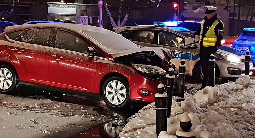 Nietrzeźwa kobieta doprowadziła do wypadku na Woli [ZDJĘCIA]