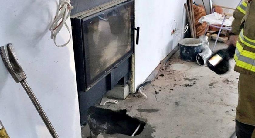 Pożar instalacji przy kominku [ZDJĘCIA]
