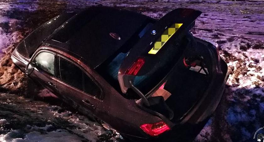 Kierowca BMW zjechał do rowu i uciekł [ZDJĘCIA]