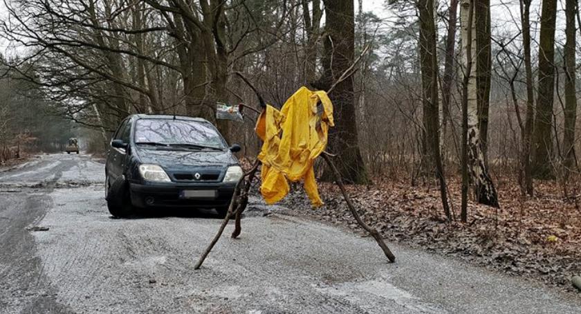 Zabezpieczył samochód żeby nikt w niego nie wjechał? [ZDJĘCIA]