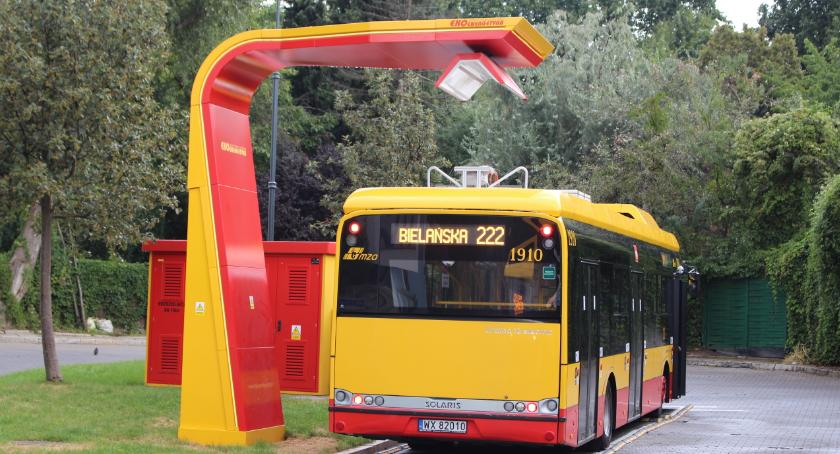 Autobusy będą zasilane przez duże ładowarki. 
