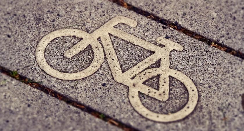 Nadchodzi wiosna, a rowerostrady jak nie było, tak nie ma.
