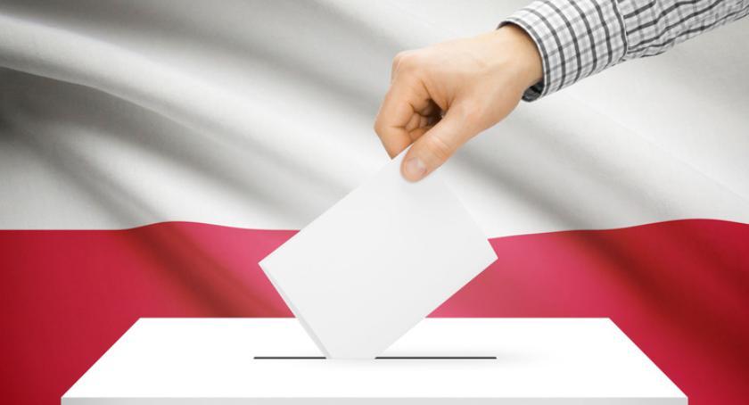 PKW: członkowie komisji zarobią trochę więcej. Ile to 