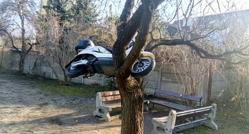Miejsc parkingowych brakuje, ale że aż tak?...