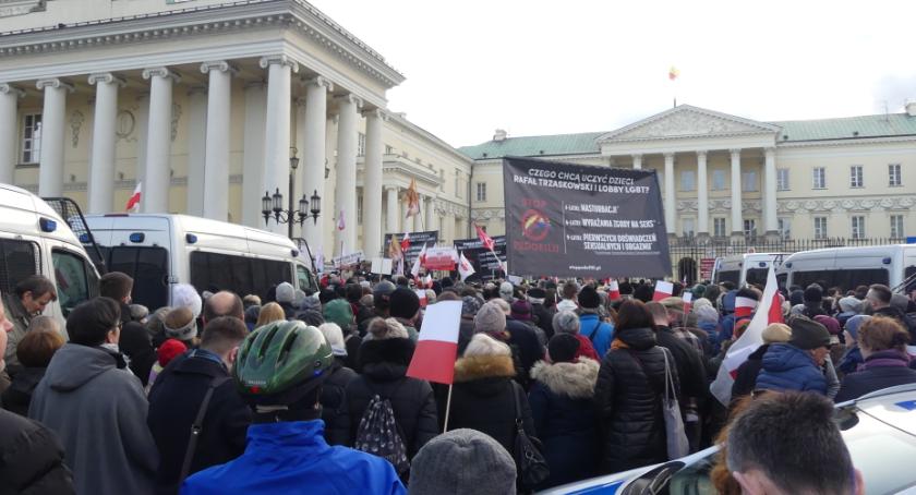 Opór rodziców przeciwko LGBT rośnie