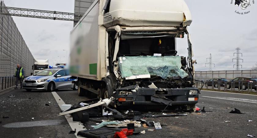 Groźny karambol. Jedna osoba w stanie ciężkim [ZDJĘCIA]