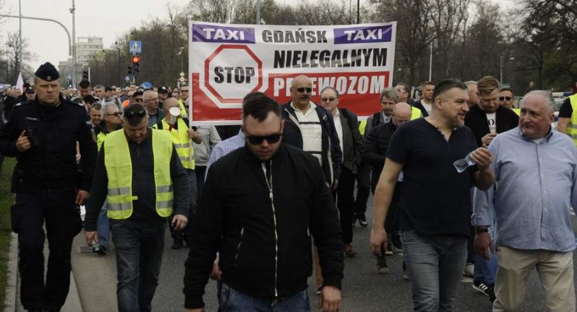 Kolejny protest taksówkarzy w Warszawie [ZDJĘCIA+FILM]