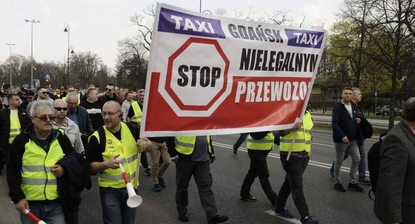 Protest taksówkarzy wstrzymany do godziny 14