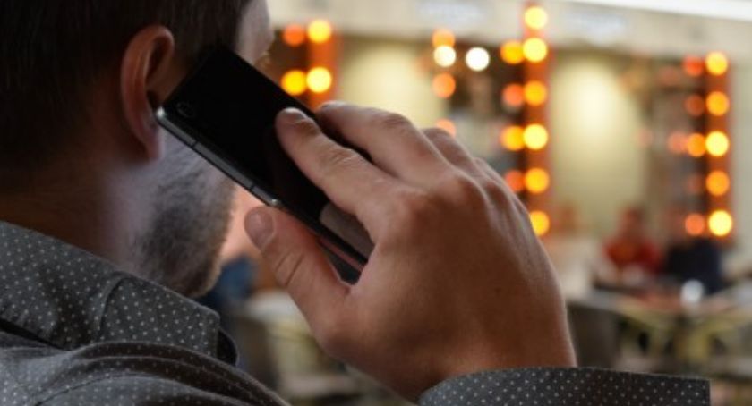 Od dziś rozmowy i SMS-y zagraniczne będą tańsze 