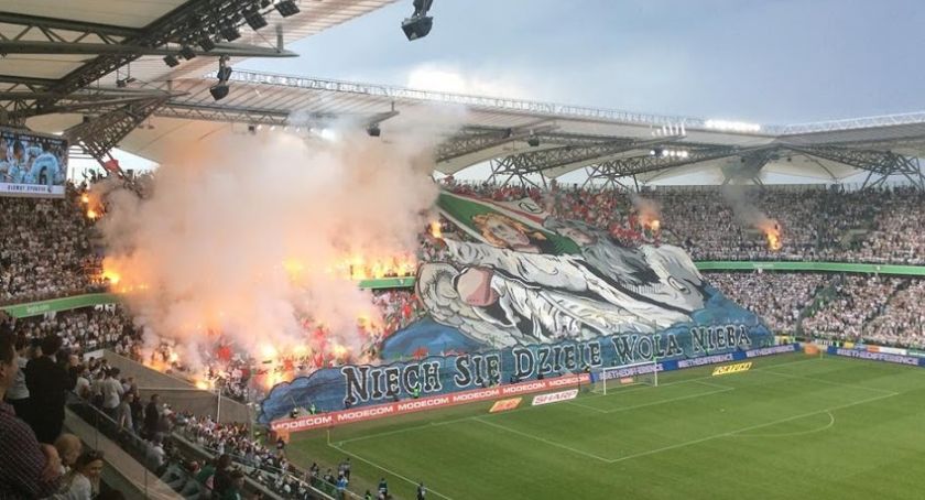 Legia nie wykorzystała potknięcia Piasta i przegrała z Jagiellonią