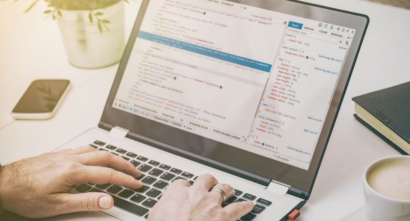 Usługi informatyczne dla firm – skorzystaj z outsourcingu!