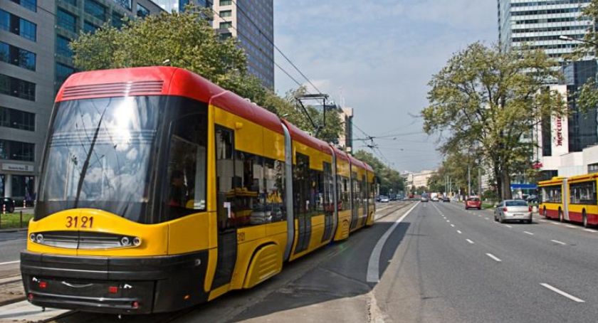 Ruch w Al. Jerozolimskich wstrzymany - zmarł pasażer tramwaju
