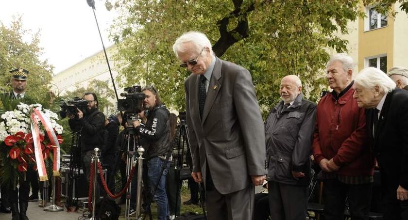 Odsłonięcie tablicy poświęconej zmarłemu Generałowi Zbigniewowi Ścibor-Rylskiemu [ZDJĘCIA]
