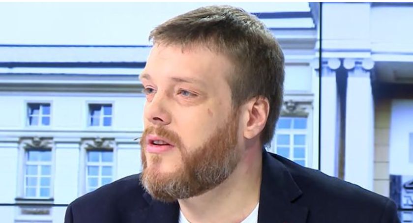 Adrian Zandberg, kandydat Lewicy w Warszawie, notuje największy wzrost zaufania wśród polityków