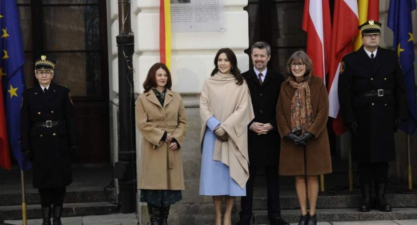 Para książęca odsłoniła pamiątkową tablicę [ZDJĘCIA]