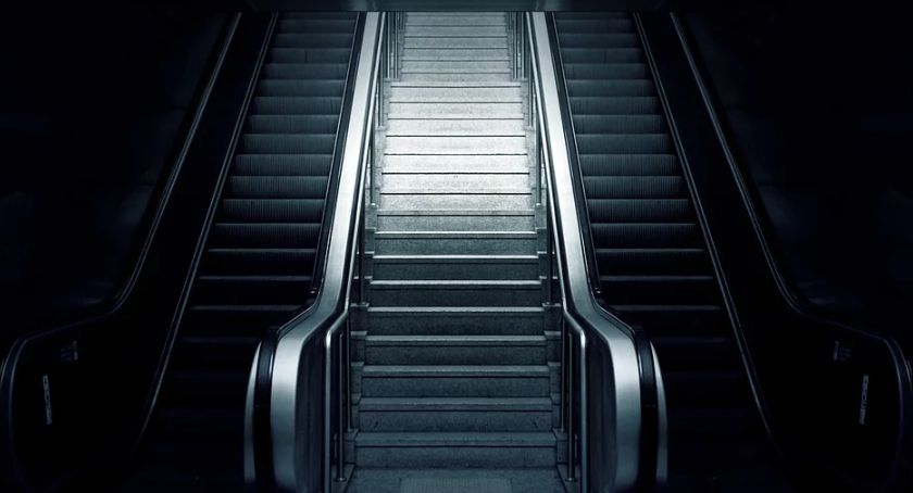 Będą musieli wymienić schody w metrze w Centrum 