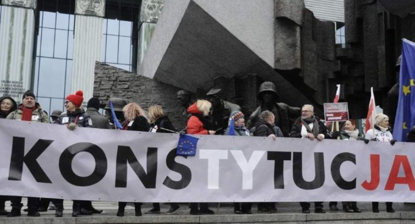 Prokurator z Warszawy wezwana do złożenia wyjaśnień ws. Marszu Tysiąca Tóg