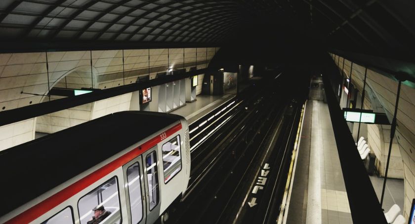 Śródmieście: zamknięto trzy stacje metra 