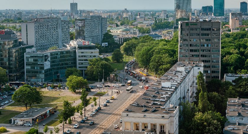 ZDM: ponad 1 tys. nielegalnych obiektów na pasach drogowych