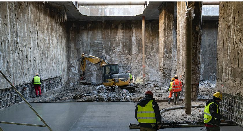 Linia metra M2: beton na poziomie płyty dennej [ZDJĘCIA]