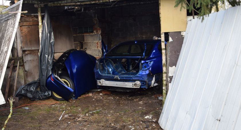 „Dziupla”, a w niej rozebrany Lexus wart 180 tys. zł