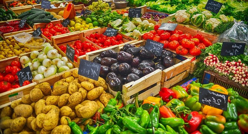 Za wyrzucanie jedzenia będą kary. Zmiana przepisów weszła w życie od marca 2020