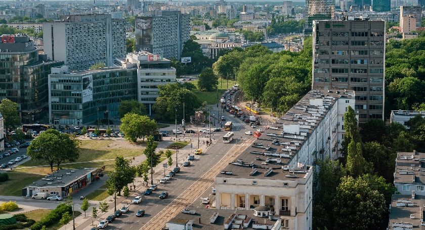 185 obiektów nielegalnych