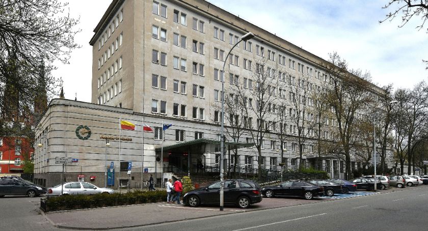 Czy urząd dzielnicy jeszcze żyje?